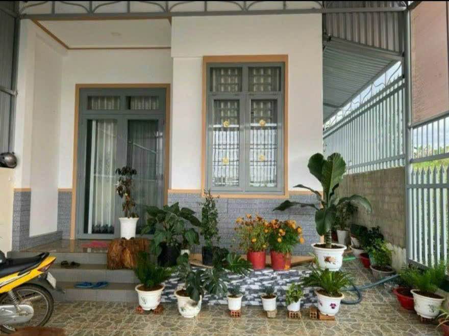 Nhà hẻm Trần Nhật Duật, Bảo Lộc 180m² giá 2.2 tỷ - Sổ đỏ chính chủ, đầy đủ tiện nghi!