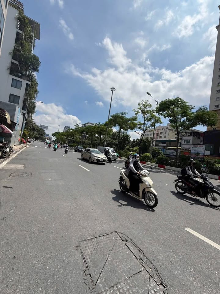 Nhà phố Đại Cổ Việt 60m² giá 27 tỷ - Dòng tiền 60 triệu/tháng!