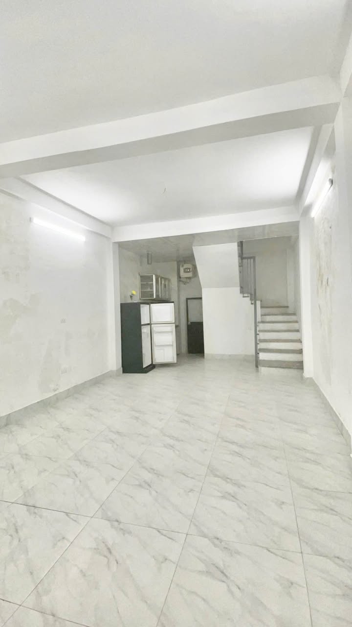 Nhà cho thuê 35m² ngõ 13 Lĩnh Nam, Hoàng Mai - Thiết kế mới, giá chỉ 8 triệu!