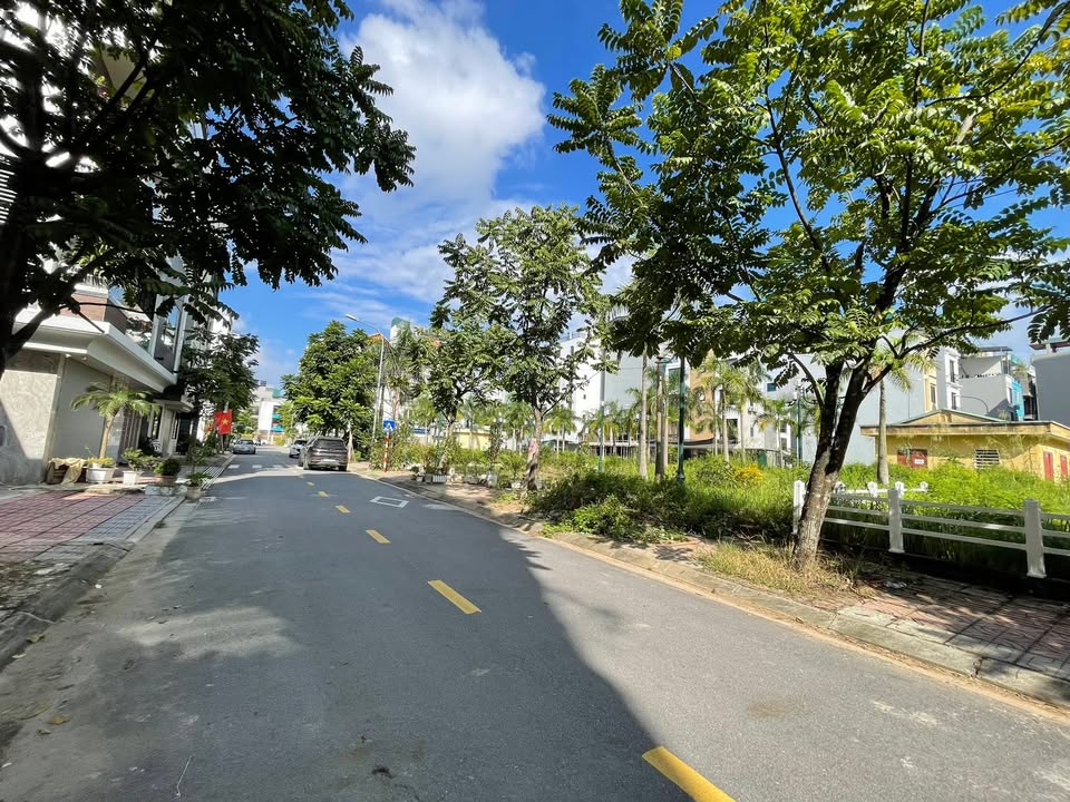 Đất tái định cư Ngọc Thụy 30m² giá 9.95 tỷ - Ô tô vào tận đất, gần công viên!