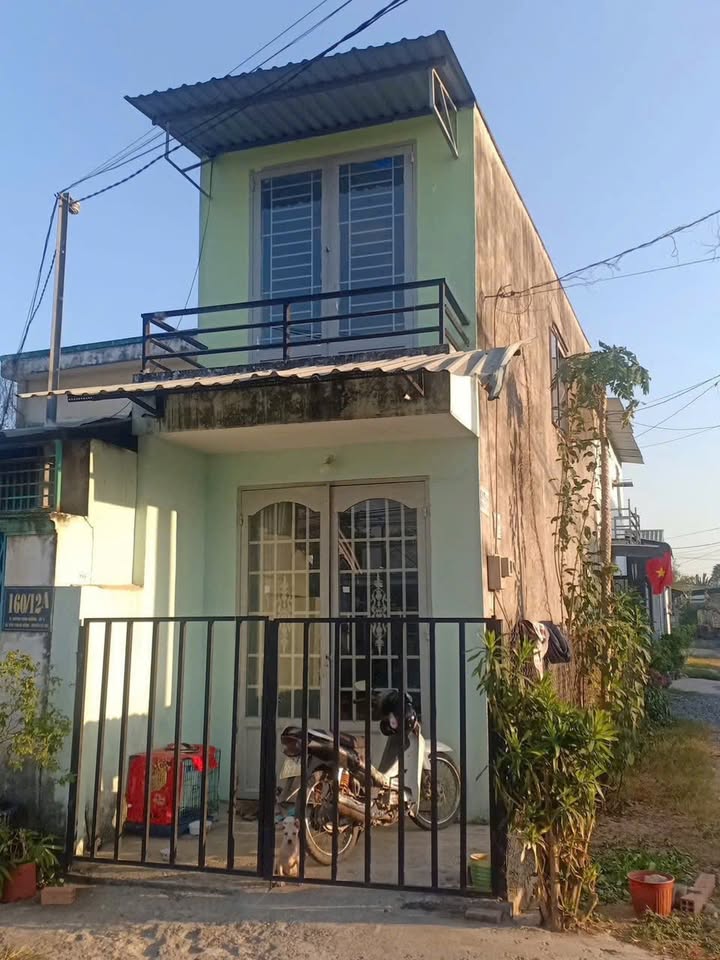 Nhà Tân Thạnh Đông 36m² giá 1.1 tỷ - Sổ hồng riêng, hai mặt tiền