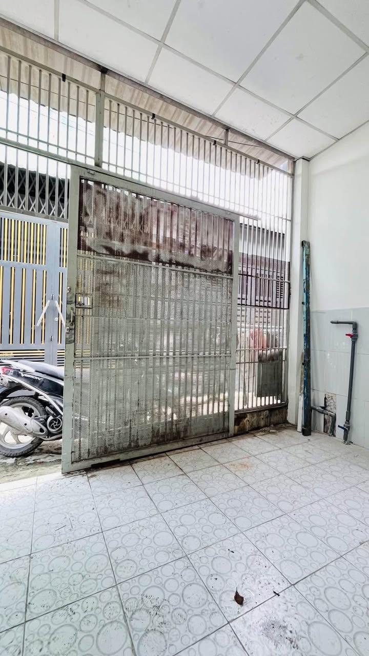 Nhà phố Tân Xuân, Hóc Môn 40m² giá 2.7 tỷ - Khu dân cư an ninh, tiện ích đầy đủ!