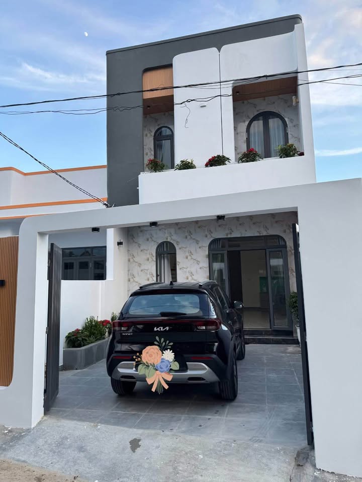 Nhà 2 tầng mới Diên Sơn, Diên Khánh 103m² giá 2.4 tỷ - Không thể bỏ lỡ!