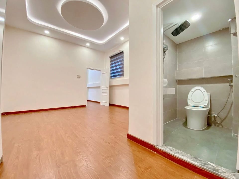 Nhà riêng Ngõ Camry, Đại Mỗ, 40m² giá 6 tỷ - Nhà mới 5 tầng, sổ đỏ chính chủ!