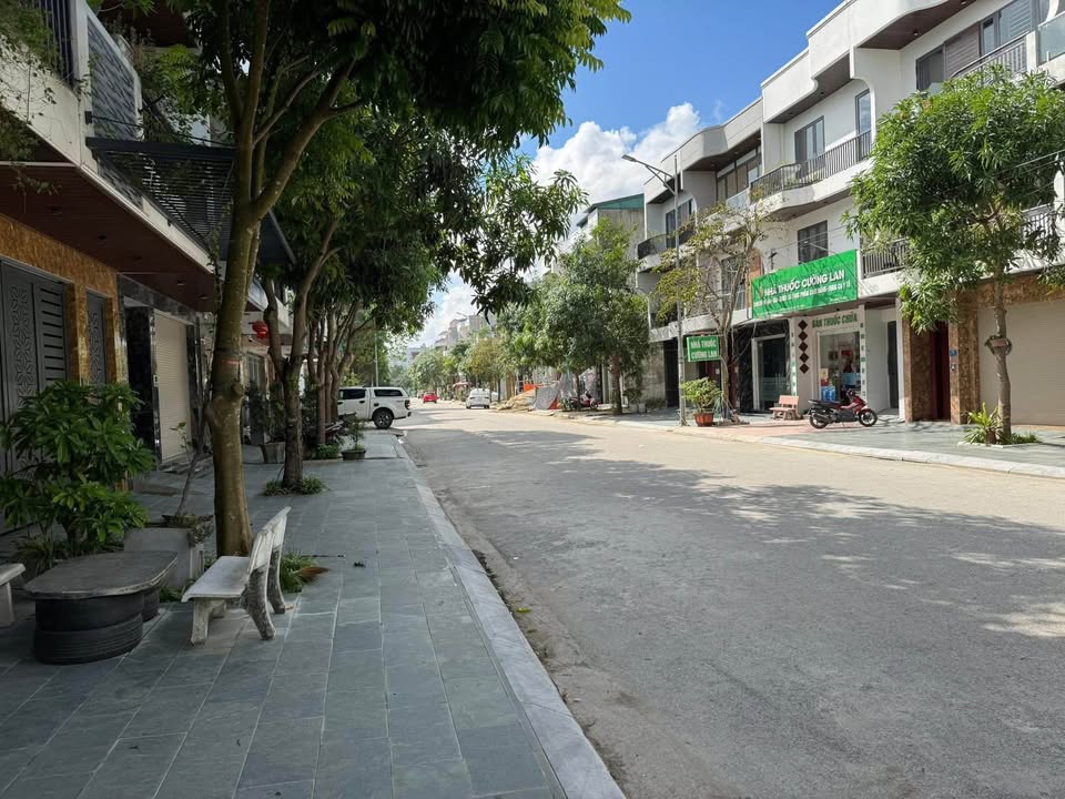 Biệt thự lô góc Lê Lợi, Vinh 135m² giá 10 tỷ - Thiết kế hiện đại, kinh doanh tốt!