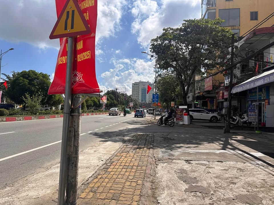 Nhà mặt tiền đường Trần Phú, TP Vinh 53m² giá 9.6 tỷ - Đối diện công viên trung tâm!