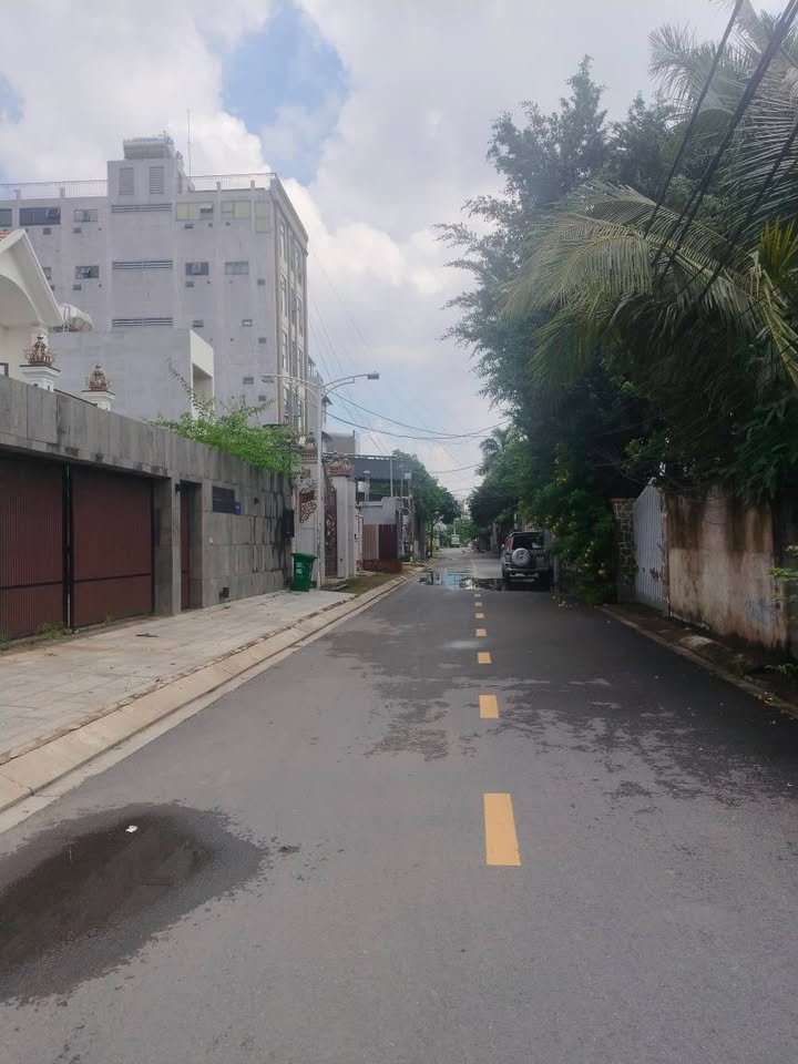 Đất Tăng Nhơn Phú A, TP Thủ Đức 220m² giá 11 tỷ - Tặng nhà trệt sân vườn