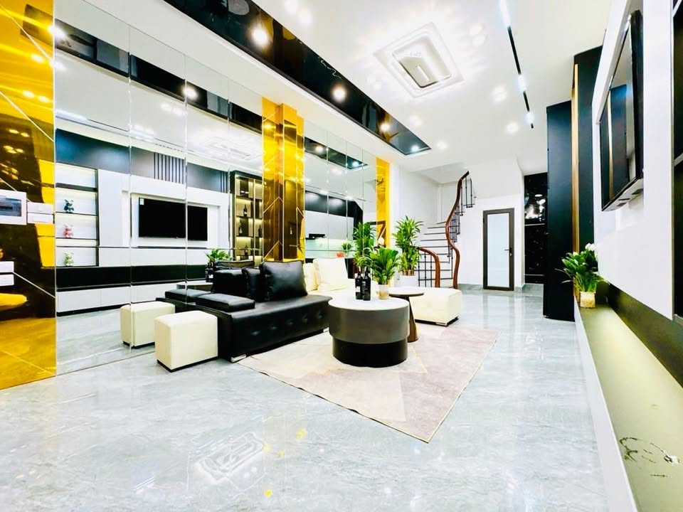 Nhà phố Khương Trung 35m² giá 7 tỷ - Chính chủ, sổ đỏ, ô tô vào tận nơi!