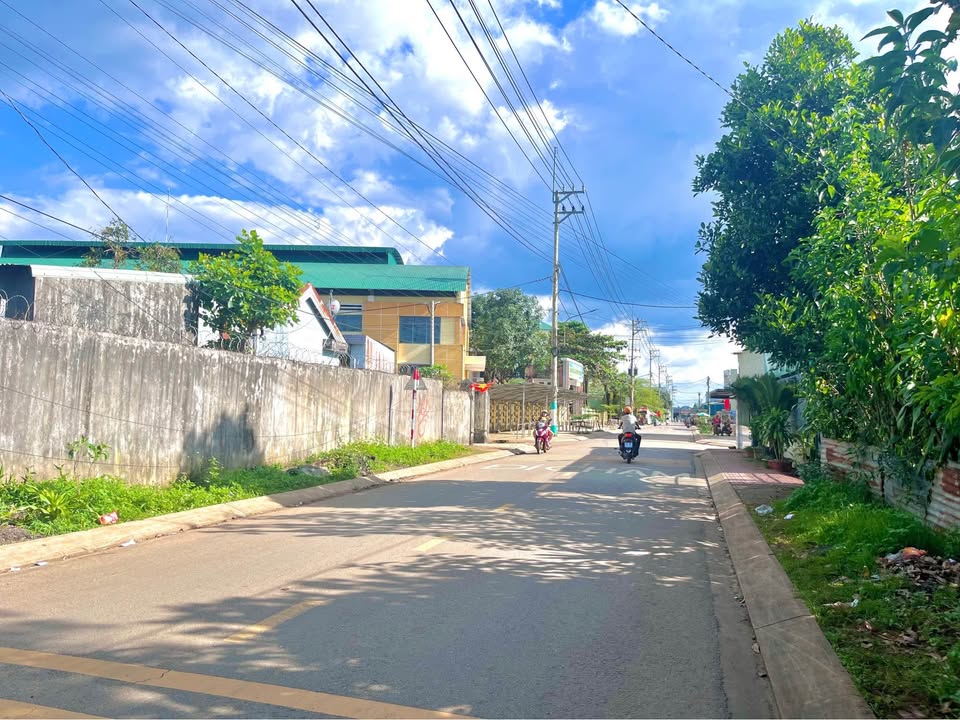 Nhà hẻm Ký Con Pleiku 200m² giá 2 tỷ - Nhà đẹp, tiện ích đầy đủ!