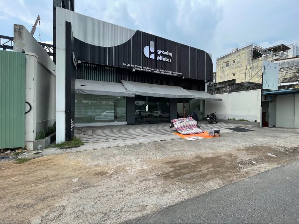 Nhà mặt tiền Võ Văn Kiệt Quận 1 diện tích 240m² - Cho thuê vị trí đắc địa!