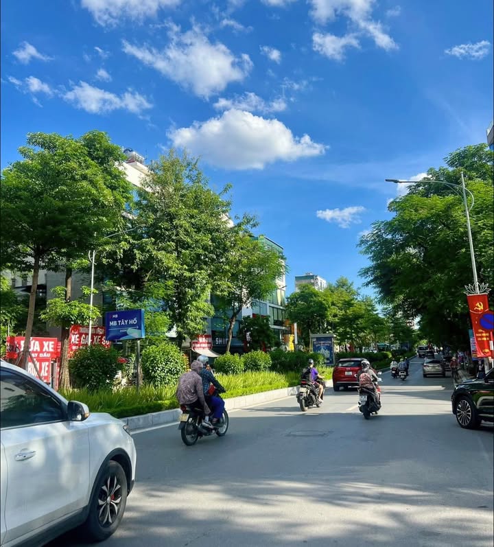 Đất nền phân lô Văn Cao, Ba Đình 60m² giá 20.6 tỷ - Vị trí đắc địa, ô tô tránh!