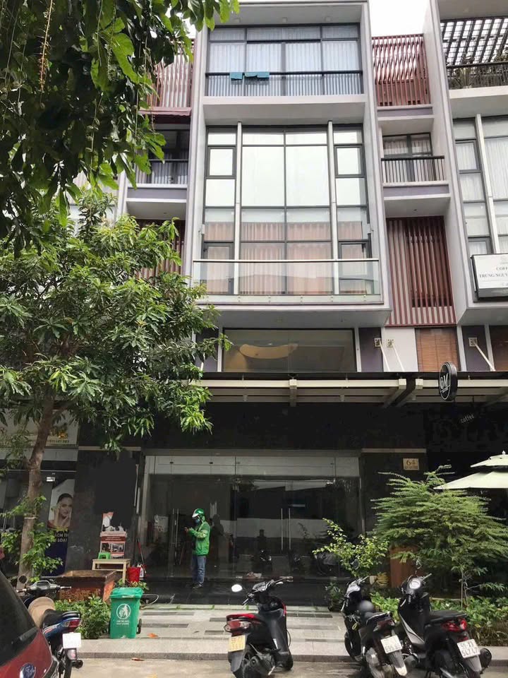 Nhà phố Vạn Phúc City Thủ Đức 133m² giá 30.5 tỷ - Thiết kế sang trọng, vào ở ngay!