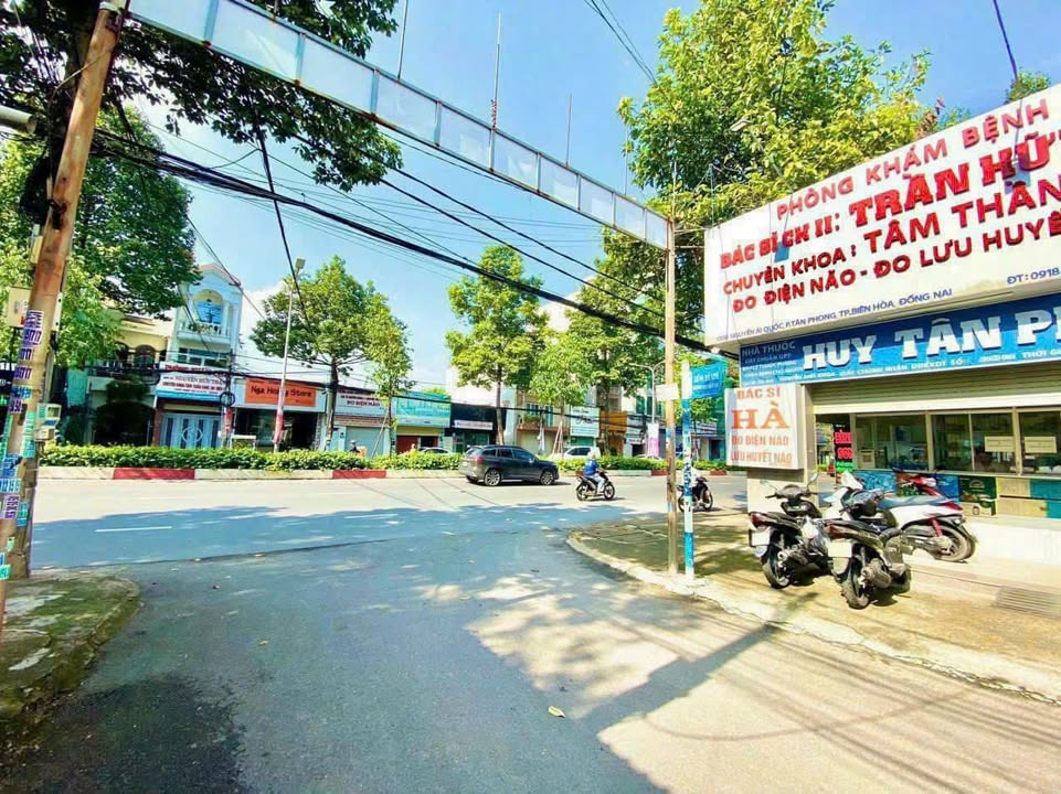 Bán nhà mặt tiền hẻm Nguyễn Ái Quốc, Biên Hoà 105m² giá 5.4 tỷ - Vị trí đắc địa gần bệnh viện!