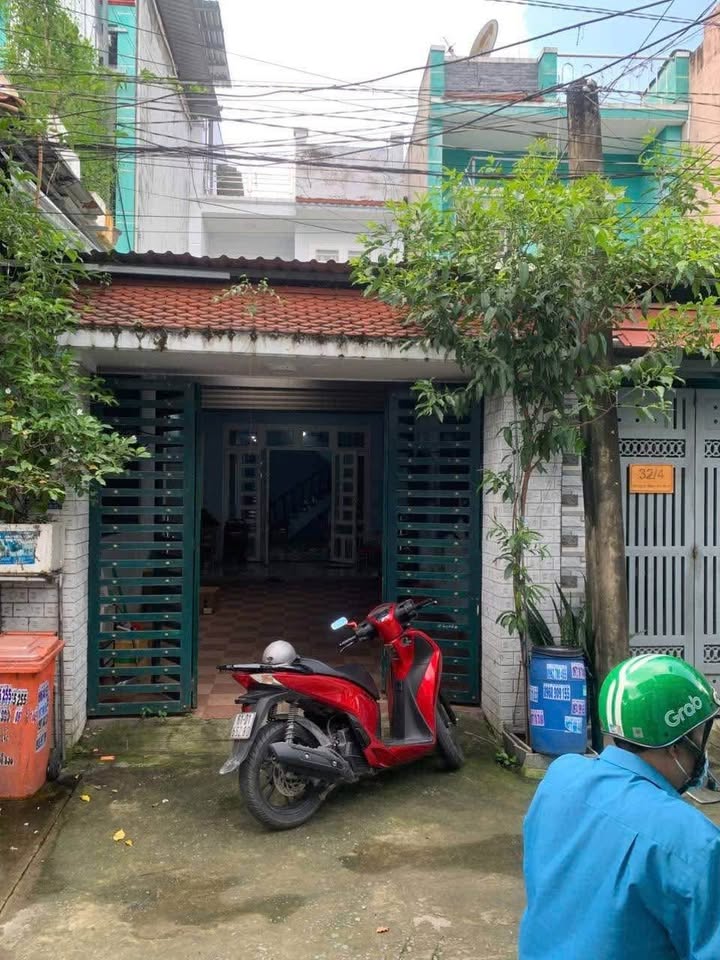 Nhà 2 tầng Trần Hưng Đạo, Dĩ An 110m² giá 4.2 tỷ - Thiết kế hiện đại, không gian rộng rãi!