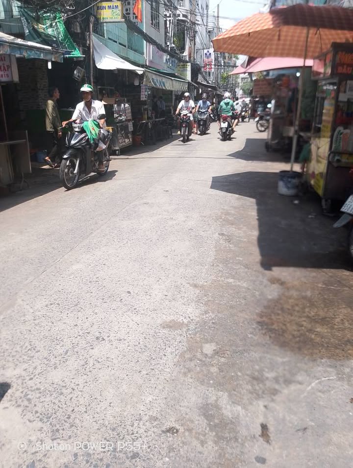 Bán gấp nhà đường Đoàn Văn Bơ, quận 4, 38m² giá 5 tỷ - Vị trí thuận lợi chỉ 5 phút đến quận 1!