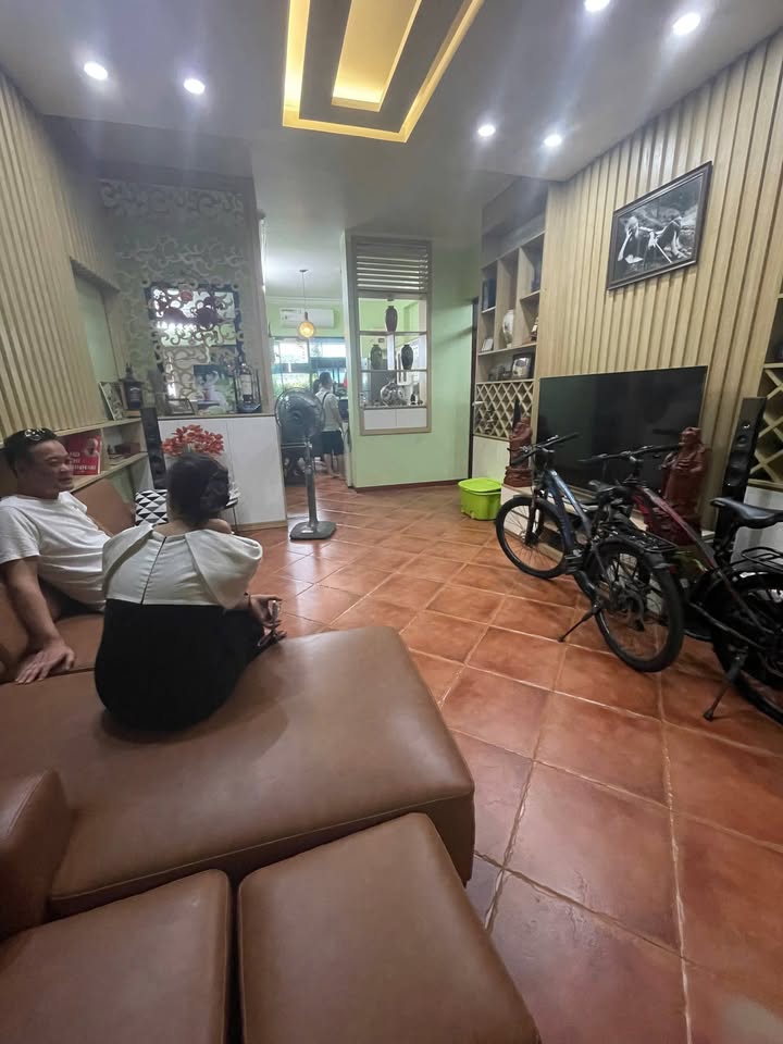 Căn hộ 18T1 Lê Văn Lương 107m² giá 9.3 tỷ - Nội thất cơ bản, sẵn sàng vào ở!