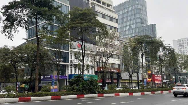 Cho thuê nhà mặt phố Lạc Long Quân, Tây Hồ 200m² giá 140 triệu - Vị trí đắc địa cho kinh doanh