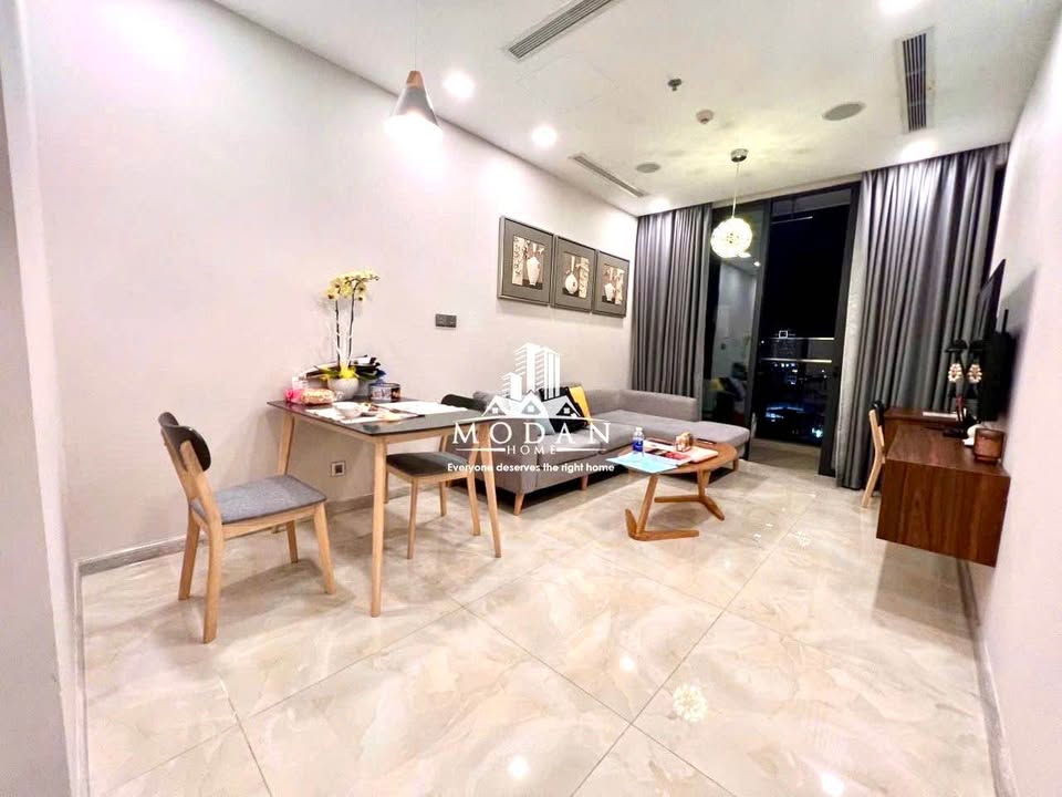 Căn hộ Vinhomes Golden River Quận 1 48.7m² giá 9 tỷ - Nội thất đầy đủ, sẵn sàng ở ngay!