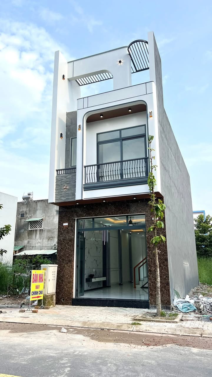 Nhà 2 tầng Tân Hiệp, Hóc Môn 63m² giá 2.65 tỷ - Sổ riêng, đầy đủ tiện nghi!