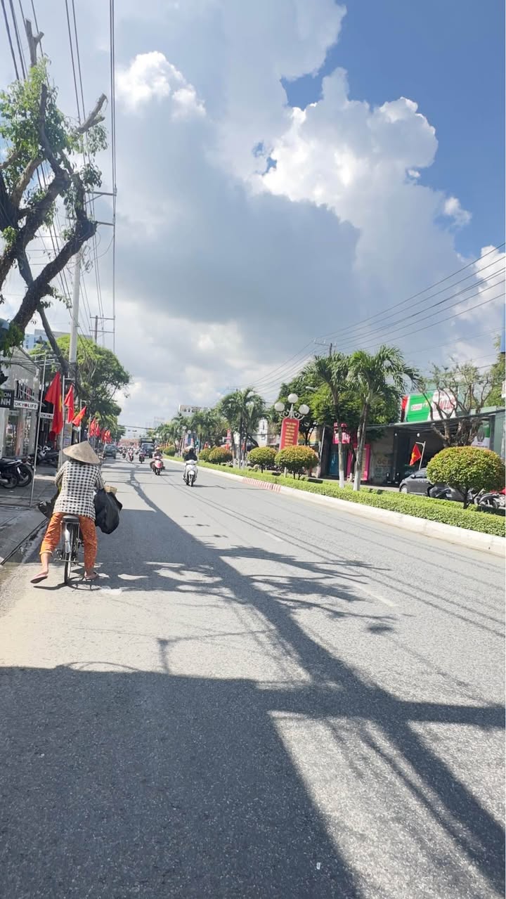 Nhà bán đường Nguyễn Trung Trực, Rạch Giá, 400m² giá 22 tỷ - Vị trí kinh doanh sầm uất!