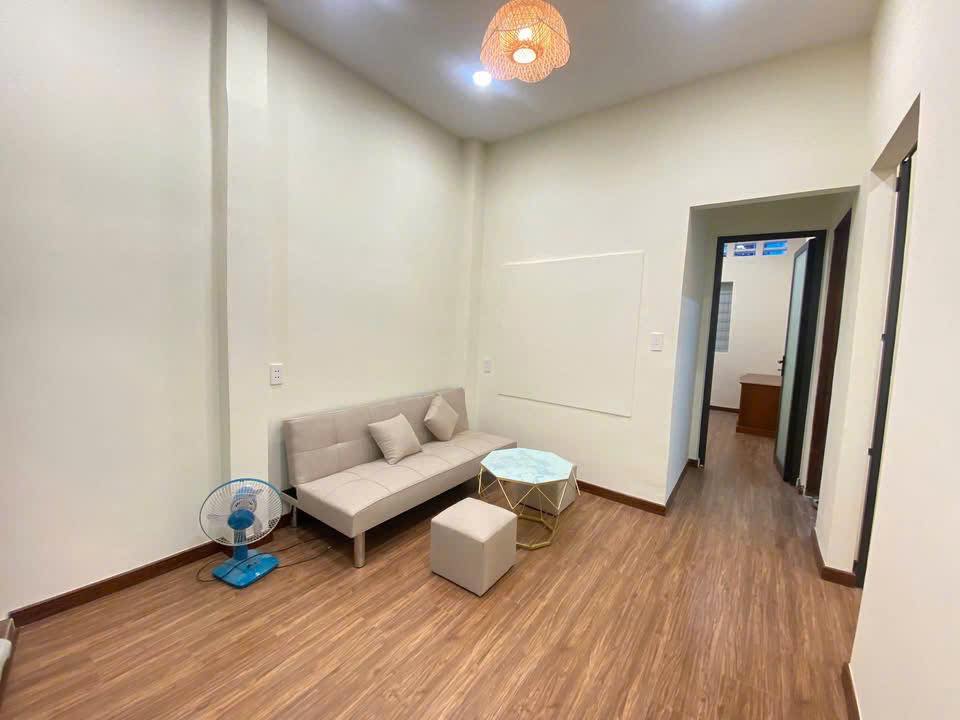 Nhà riêng 2PN quận Bình Thạnh 50m² giá 11 triệu - Đầy đủ nội thất, gần chợ Bà Chiểu!