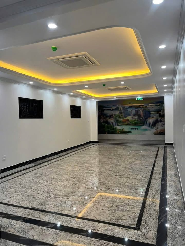 Nhà nguyên căn mặt phố Bạch Mai - 190m² giá 110 triệu - Kinh doanh sầm uất!