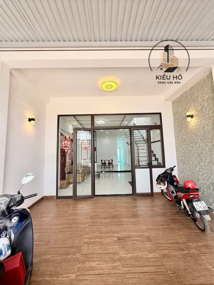 Nhà nguyên căn mặt tiền Phạm Ngũ Lão, 2 tầng, giá 8 triệu - Phù hợp làm văn phòng hoặc gia đình ở lâu dài!