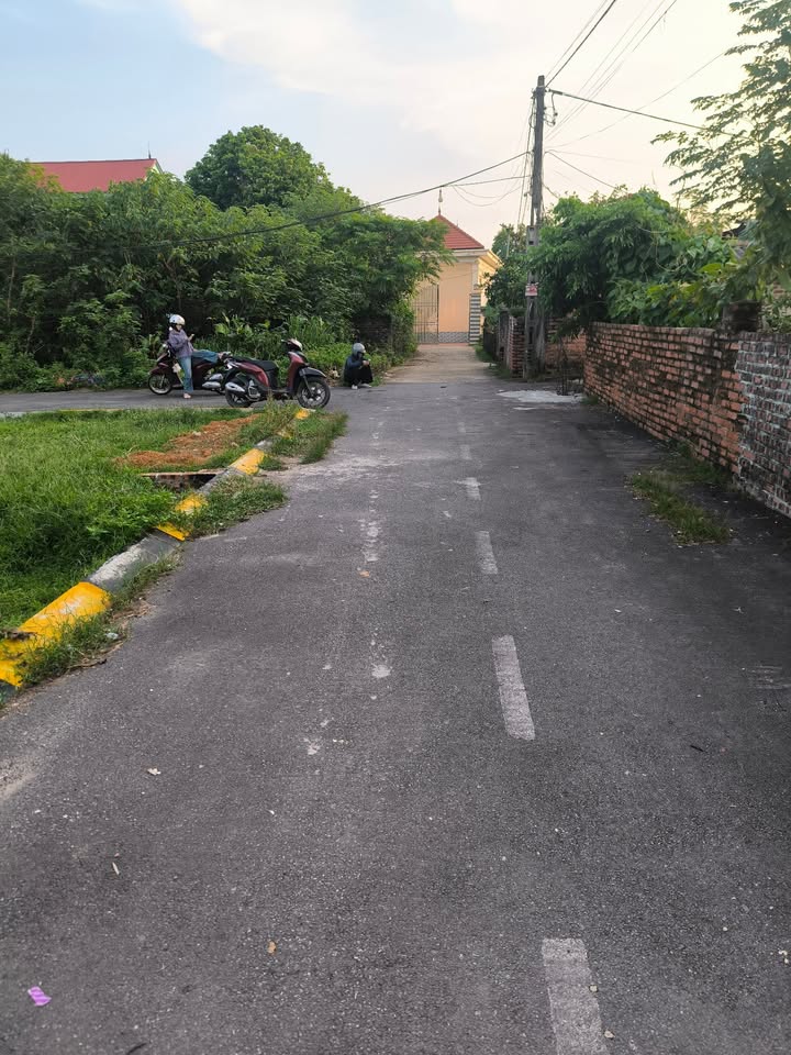 Đất nền Minh Phú - Sóc Sơn 100m² giá 200 triệu - Đường rộng, gần chợ!