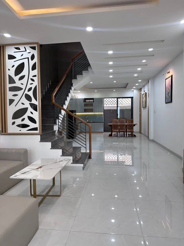 Nhà 3 tầng đường Mỹ Gia 100m² giá 8.5 tỷ - Thiết kế hiện đại, sẵn sàng ở ngay!