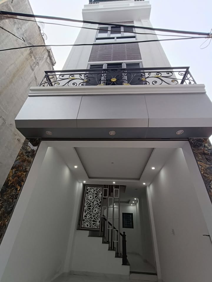 Nhà riêng 4 tầng tại Phụng Châu 35m² giá 3.7 tỷ - Tiện ích đầy đủ!