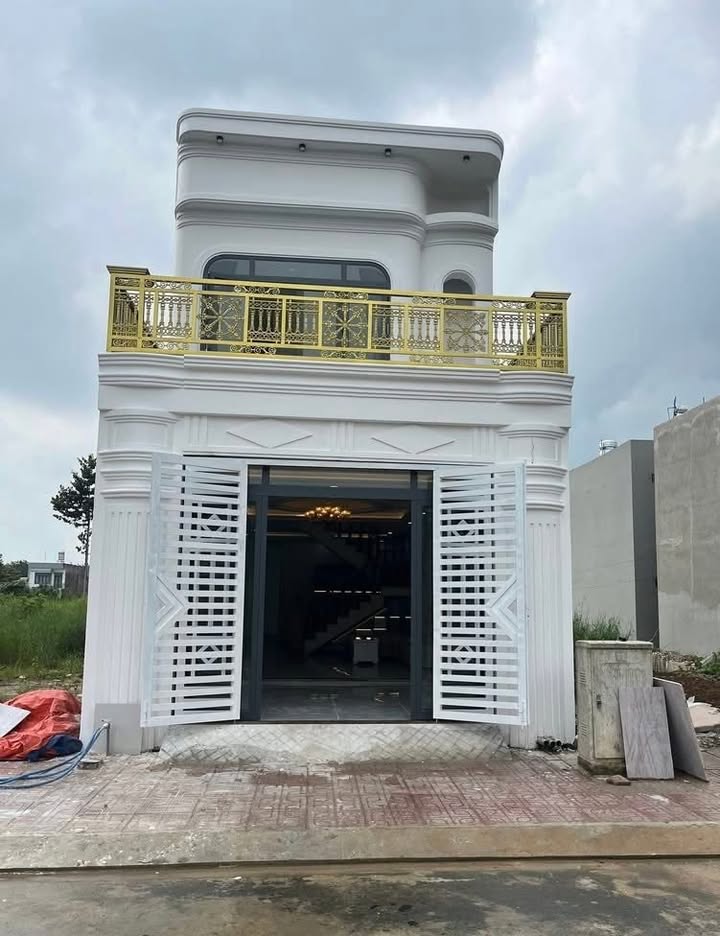 Nhà phố Tân Uyên Bình Dương 100m² giá chỉ 2.6 tỷ - Sẵn sàng vào ở ngay!