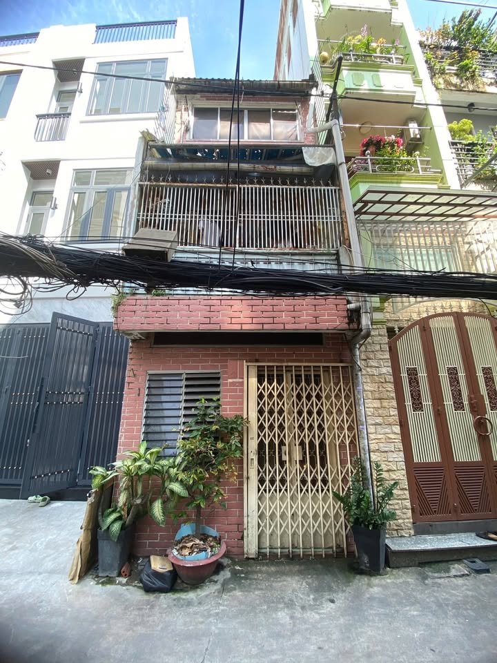 Nhà riêng 36m² Trần Hưng Đạo, Quận 1 - Hẻm xe hơi 5m chỉ 9 tỷ!