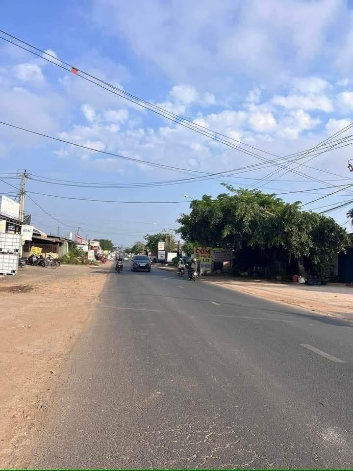 FrontHouse Quốc lộ 27 Cư Kuin 200m² giá 3.25 tỷ - Tiềm năng kinh doanh cao!