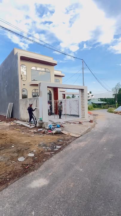 Nhà phố Quảng Tiến 100m² giá 1.75 tỷ - Sổ đỏ chính chủ, gần KCN Giang Điền!