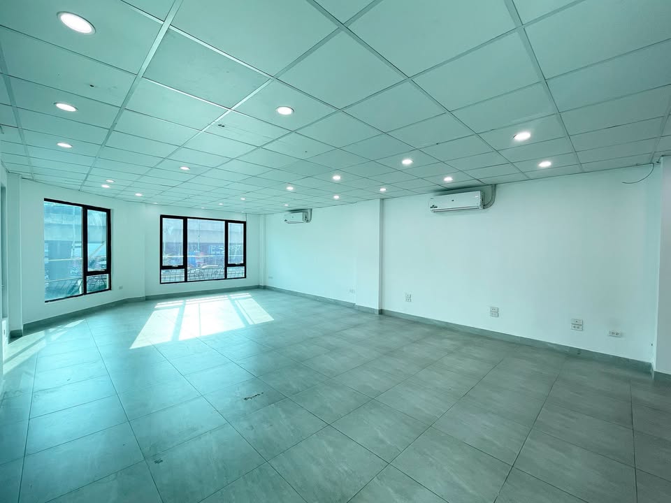 Sàn văn phòng 120m² giá chỉ 18 triệu tại Nguyễn Xiển, Thanh Xuân - Chính chủ cho thuê!