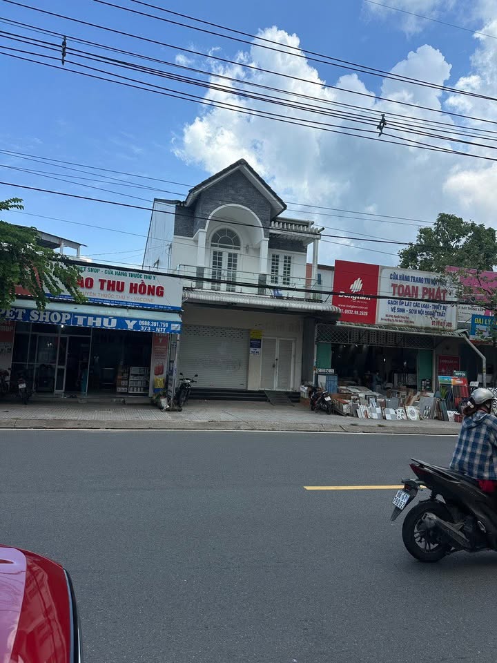 Cho thuê nhà mặt tiền Nguyễn Trung Trực, Phú Quốc 100m² - Thích hợp mở shop kinh doanh!