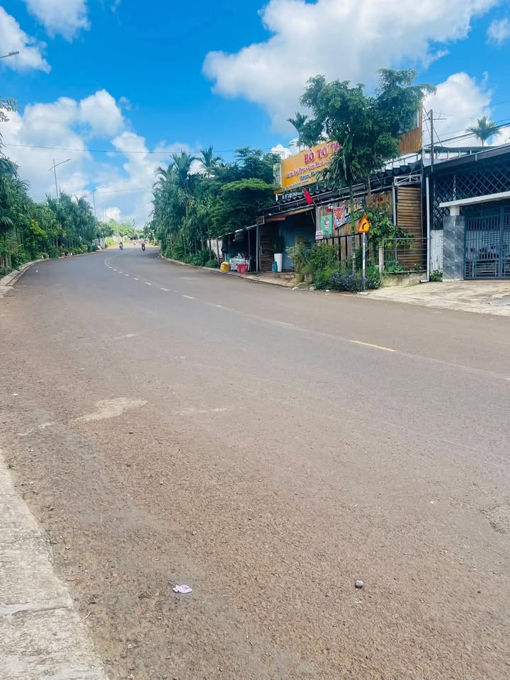 Đất nền mặt tiền Nguyễn Tất Thành 300m² giá 6.9 tỷ - Tiềm năng tăng giá cao!