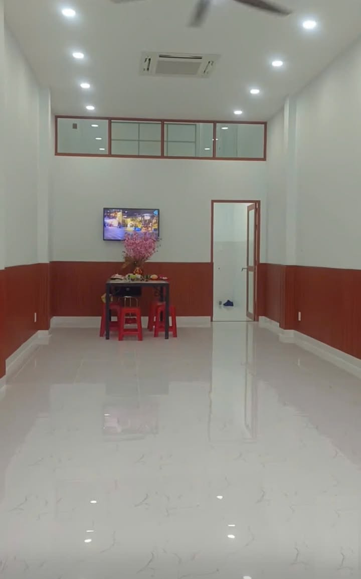 Nhà cho thuê mặt tiền Kênh Tham Lương, Bình Tân 56m² - Giá chỉ 8 triệu!