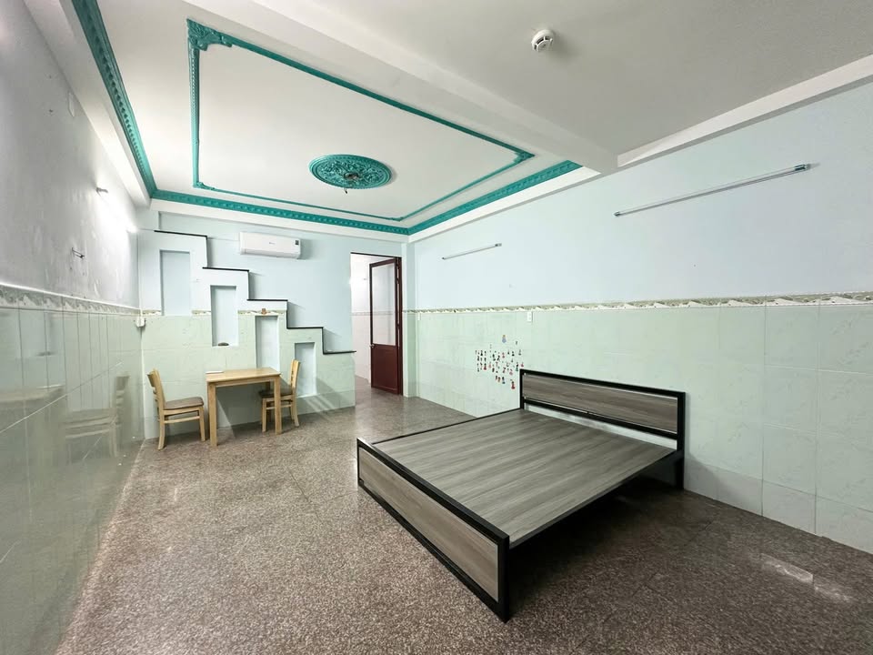 Phòng trọ Tân Phú 20m² giá 5.4 triệu - Nội thất đầy đủ, tách bếp