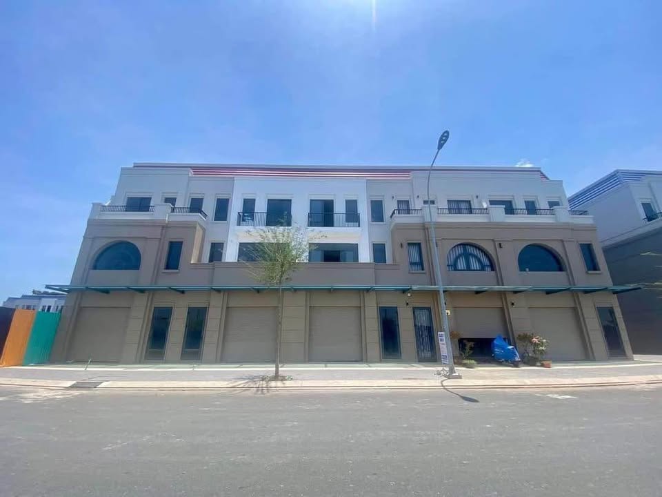 Nhà bán 1 trệt 2 lầu tại Tây Sông Hậu, An Giang 120m² giá 6 tỷ - Cơ hội đầu tư hấp dẫn!