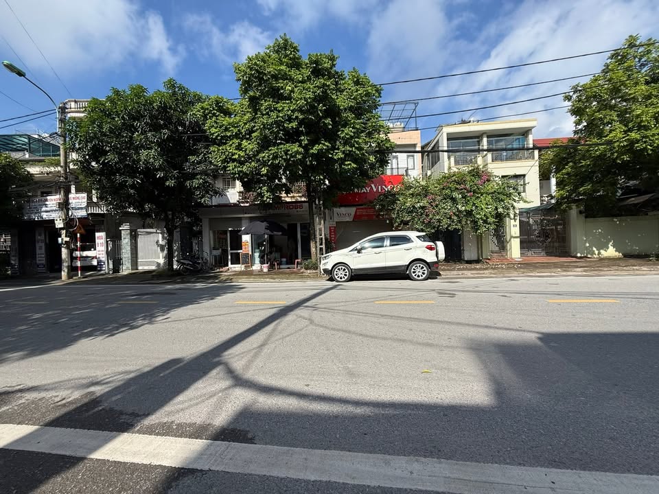 Bán đất mặt phố Uy Nỗ 123m² giá 10 tỷ - Kinh doanh sầm uất, hướng Đông!