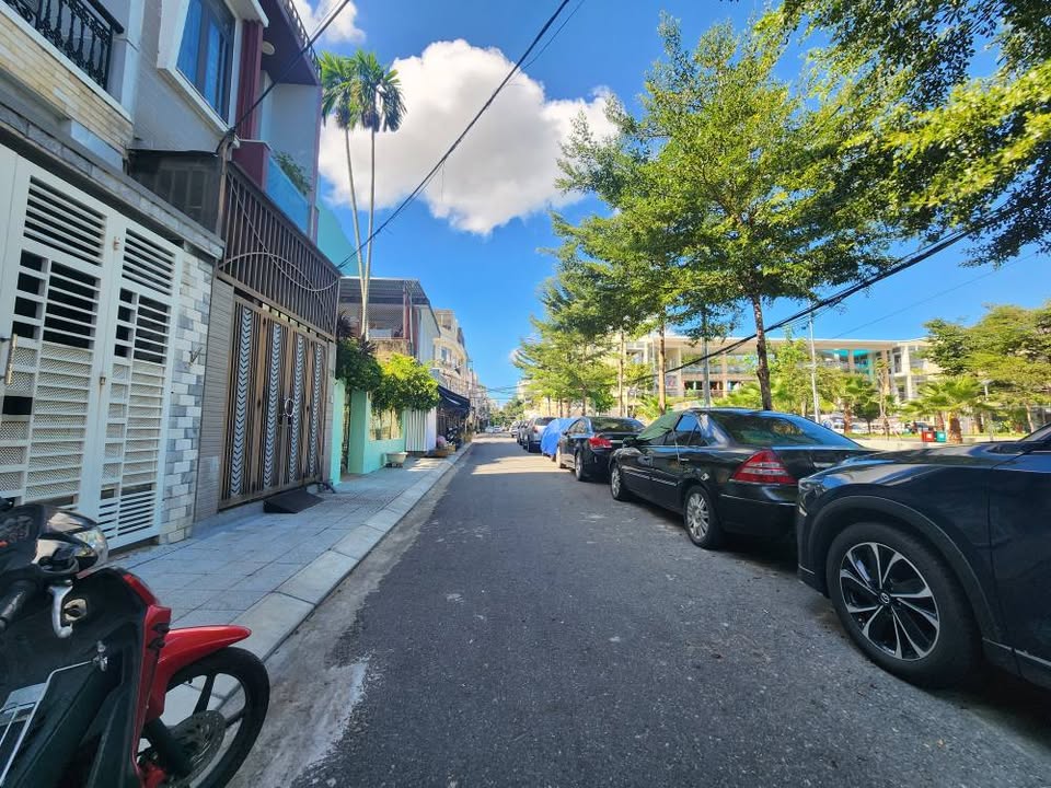 Nhà 3 tầng mặt tiền Lê Thanh Nghị 123m² giá 12.7 tỷ - Sẵn sàng vào ở ngay!