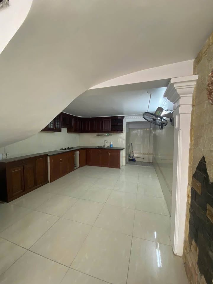 Nhà cho thuê mặt đường Văn Cao, Hải Phòng 80m² giá 13 triệu - Ô tô đỗ cửa, đầy đủ tiện nghi!