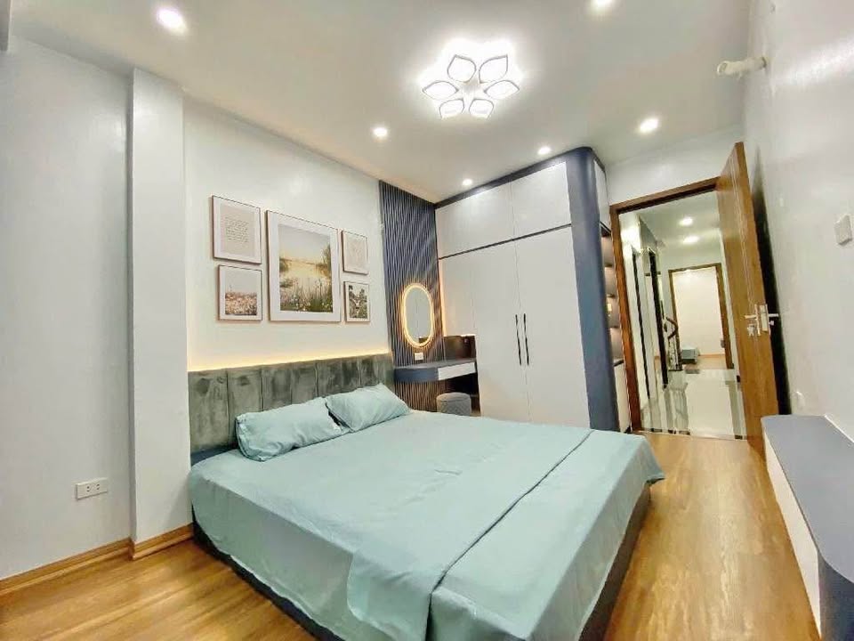 Nhà 5 tầng Hoàng Văn Thái 41m² giá 11 tỷ - Full nội thất mới lung linh!