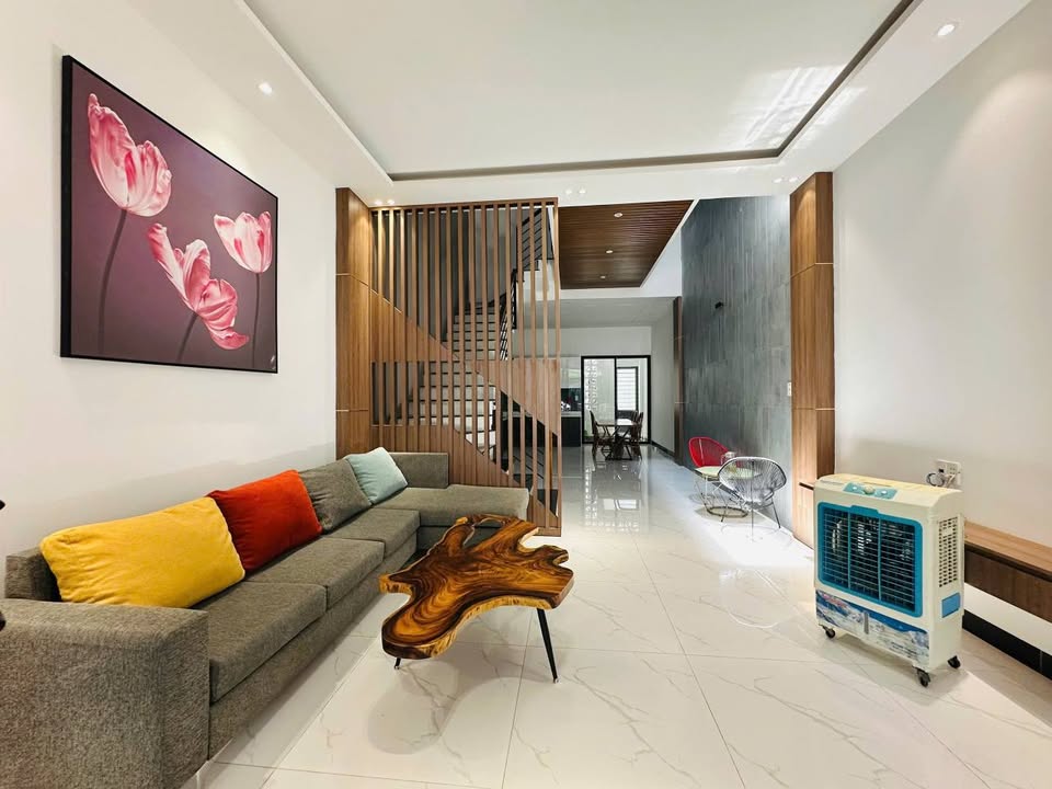 Nhà cho thuê 3 tầng đường Thân Nhân Trung 80m² - Full nội thất, sân để ô tô!