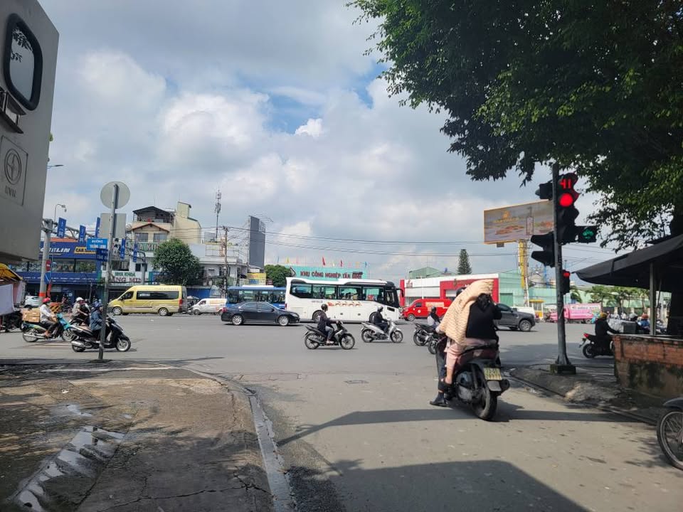 Nhà phố mặt tiền Tống Văn Hên, Quận Tân Bình, 50.625m² giá 3.99 tỷ - Cơ hội đầu tư tuyệt vời!