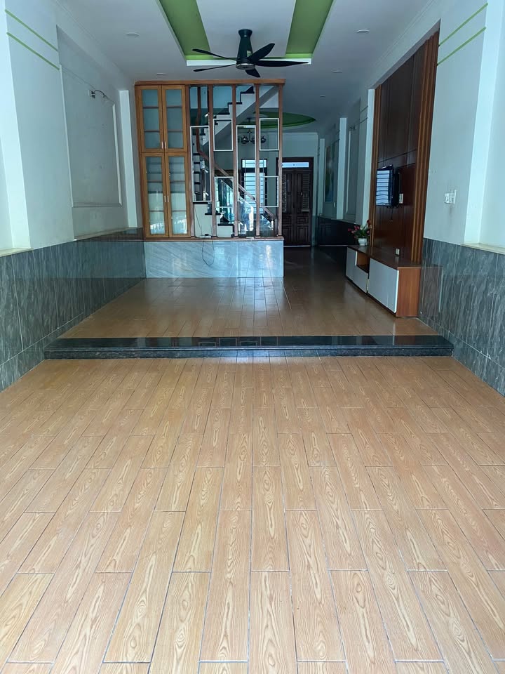 Nhà cho thuê 1 Trệt 2 Lầu tại Dĩ An 75m² giá 9 triệu - Tiện nghi đầy đủ!