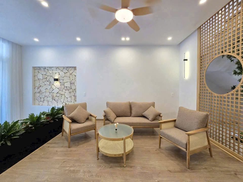 Bán nhà mặt tiền kinh doanh Núi Thành, Hải Châu 95m² giá 14.5 tỷ - Vị trí VIP view pháo hoa