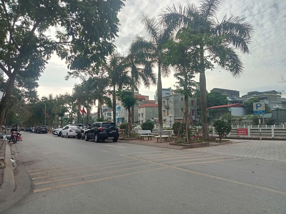 Đất xây nhà vườn 105m² Ngõ 45 Giang Biên giá chỉ 13.28 tỷ - Cơ hội hiếm có!