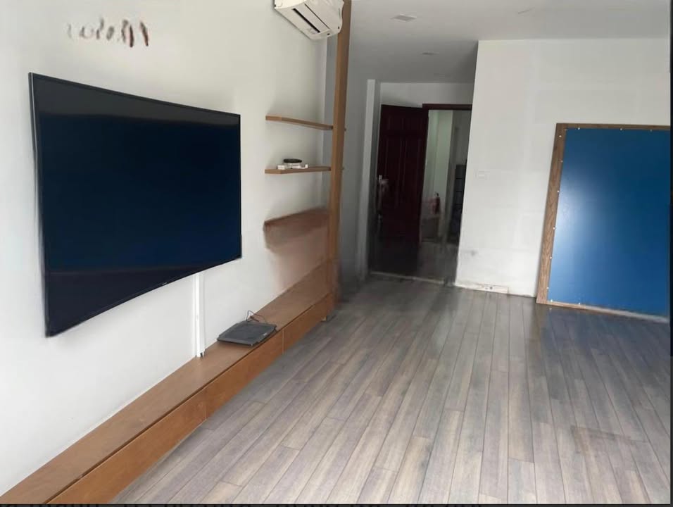 Cho thuê nhà phố Đê La Thành 95m² - Thích hợp kinh doanh và dạy thêm!